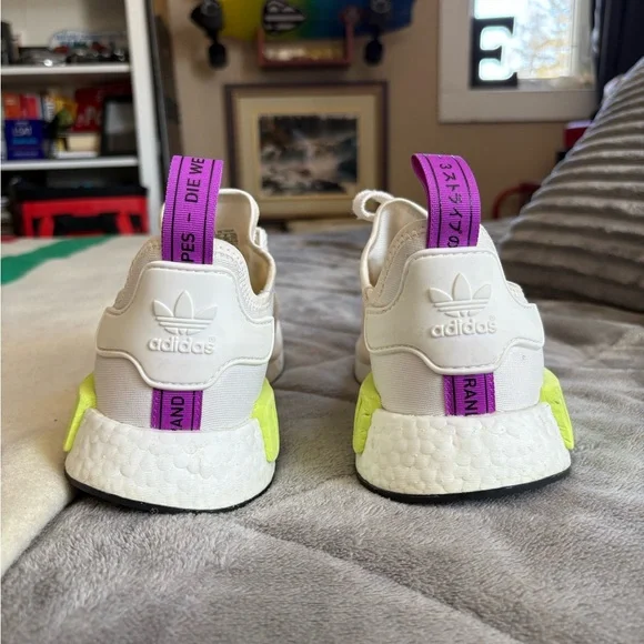 Adidas NMD R1 - Picture 4 of 15